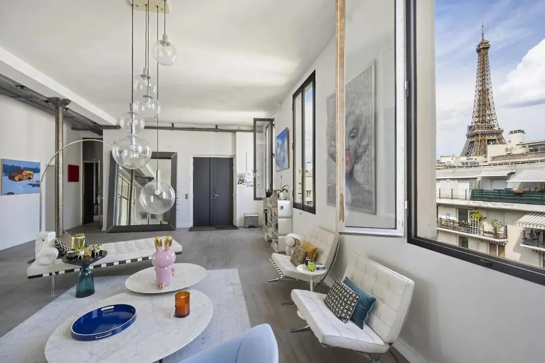 Casa de Férias Charming Parisian Apartment With A Stunning Terrace